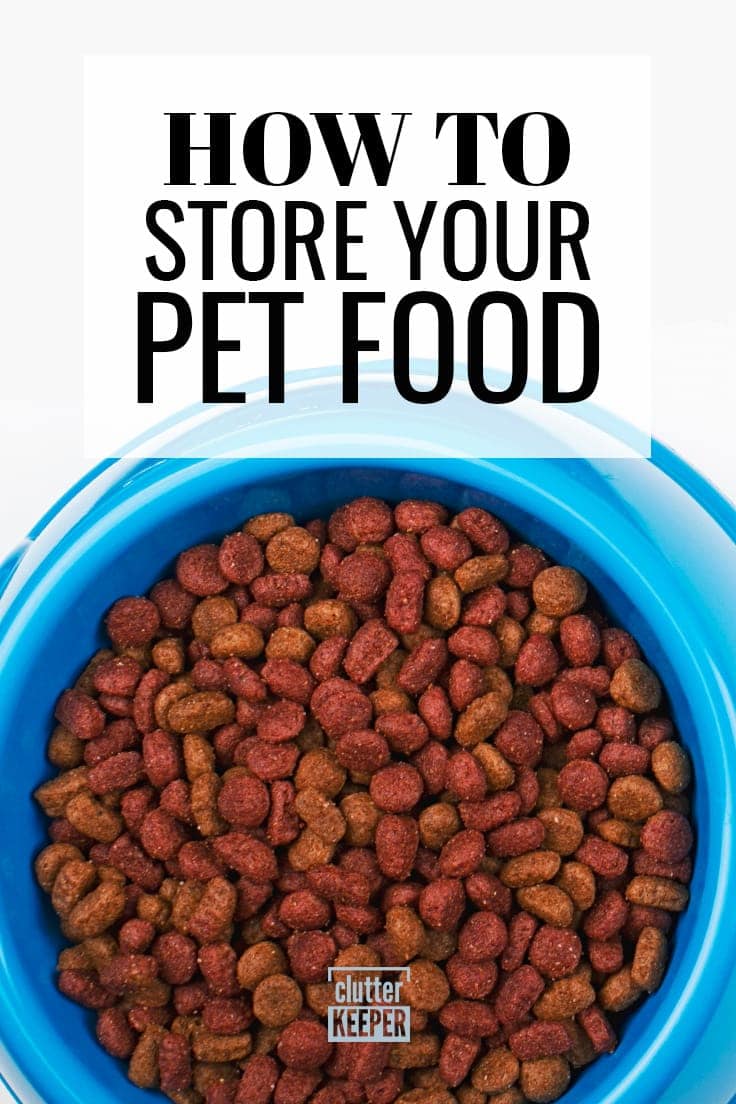 Pet storage isn't a problem anymore. Learn how to organize all your dog or cat supplies - including food, toys, and dog clothes - with the ideas in this simple guide. #petsupplies #getorganized #clutterkeeper