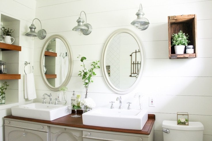 https://www.clutterkeeper.com/wp-content/uploads/2020/02/Farmhouse-Style-Bathroom-High-Res-30.jpg